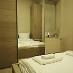 Karolyi Garden | Hostaid Apartament *