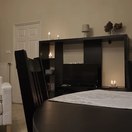 Apartment Karolyi Garden | Hostaid *