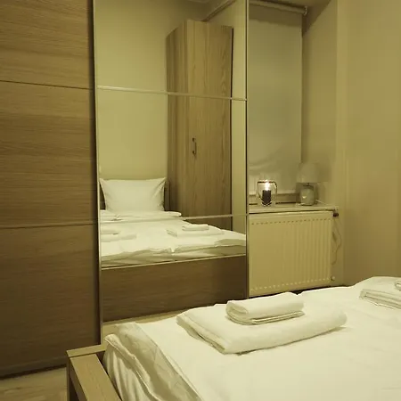 Karolyi Garden | Hostaid Apartman *