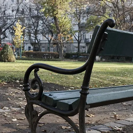 Karolyi Garden | Hostaid *