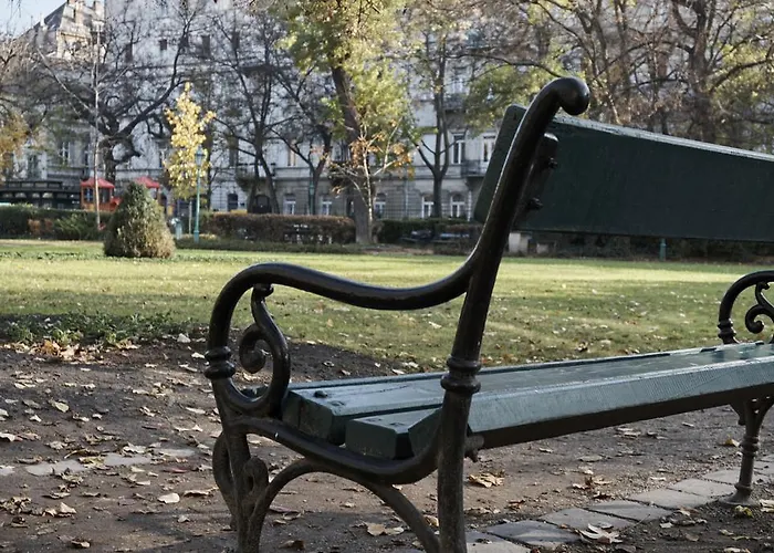 Karolyi Garden | Hostaid *