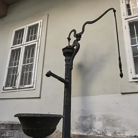 Karolyi Garden | Hostaid Budapeste